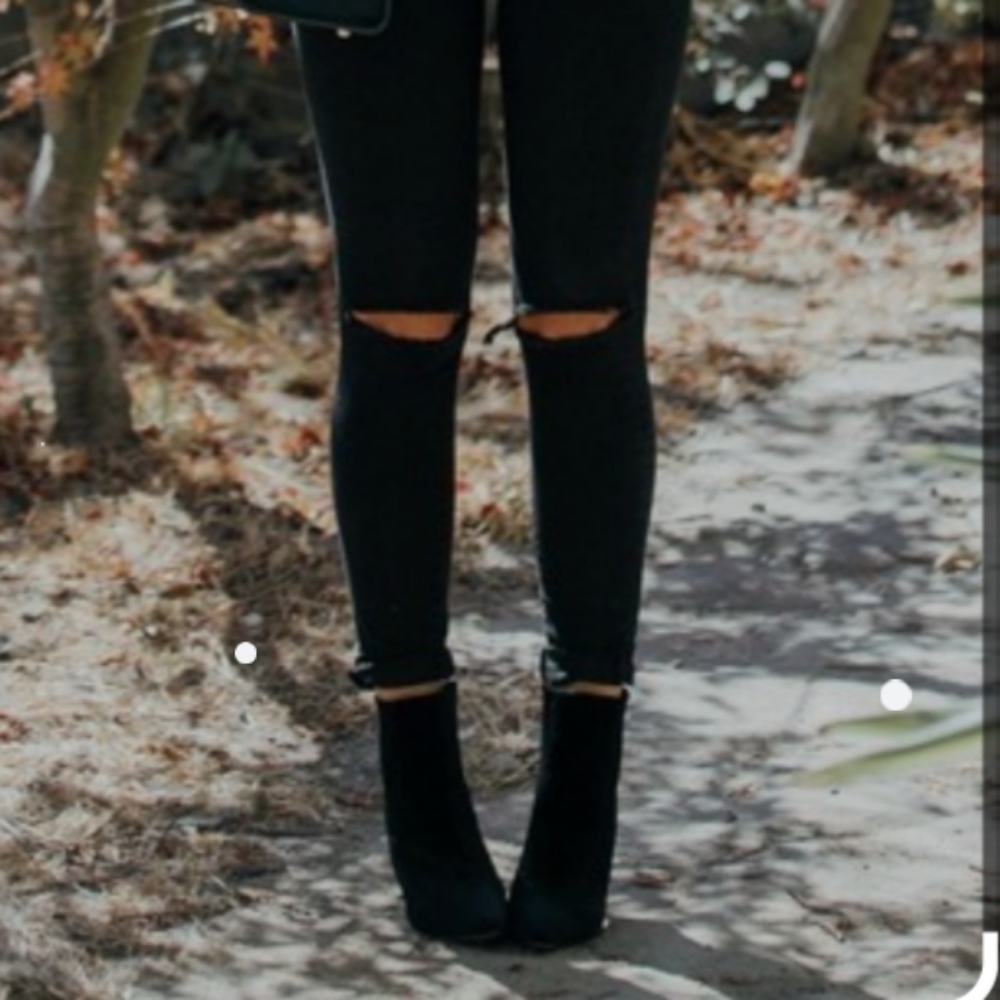 Suede Vaneli black booties